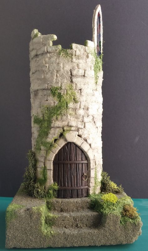 DIY tower air dry clay, foam bricks, cadence moss and wall paint Clay Houses Architecture, Clay Brick Wall, Ceramic Castle, Clay Castle, Clay Forest, Mini Choses, Gnome Houses, Dnd Diy, Castle Crafts