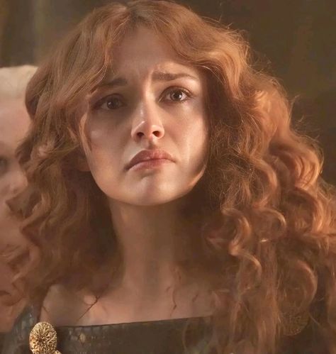 Red Hair Queen, Alicent Hightower, Medieval Woman, Irish Women, Targaryen Aesthetic, Fantasy Hair, Auburn Hair, Hair Reference, Strawberry Blonde