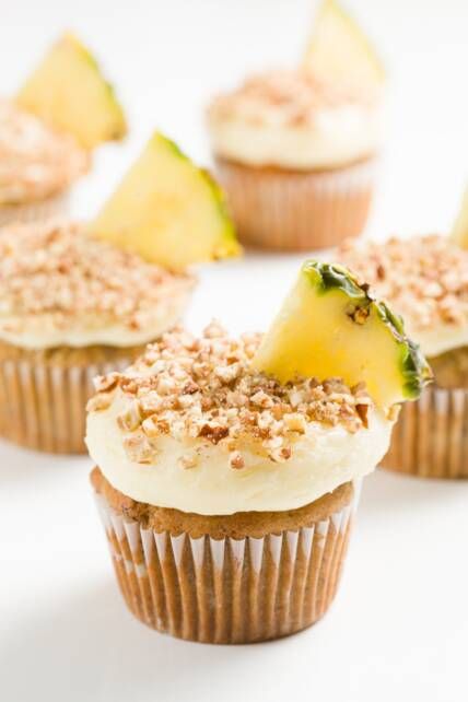 Hummingbird Cupcakes via @cupcakeproject Hummingbird Cupcakes, Pineapple Cupcakes, Cupcake Project, Banana Cupcakes, Gourmet Cupcakes, Salty Cake, Cupcake Flavors, Köstliche Desserts, Cannoli