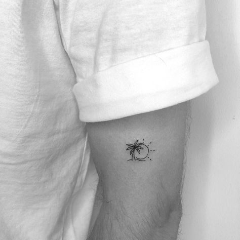 Sunflower Tattoo Shoulder, Sunset Tattoos, Palm Tattoos, Tattoos For Lovers, Sun Tattoos, Latest Tattoos, Tatuaje A Color, Cool Small Tattoos, Small Tattoos For Guys