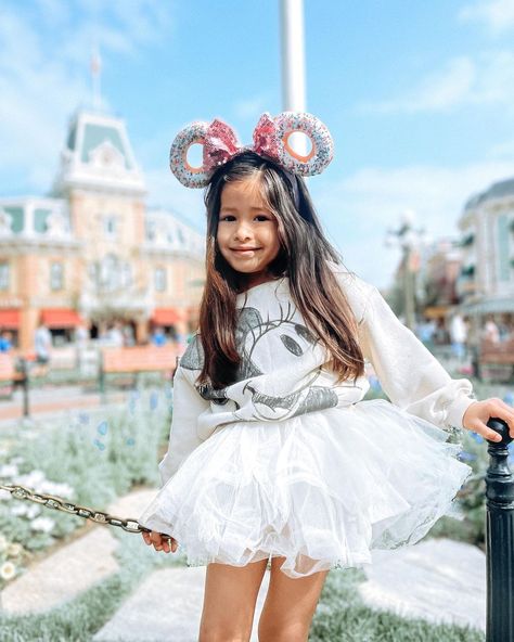 Birthday Outfits Disneyland, Sisters Disney Outfits, Birthday At Disney World Outfit, Disney Characters At Disney World, Disney World Outfits Mommy And Me, Disney Tutu Outfits, Disneyland Family Outfits Winter, Disneyland Kids Outfit, Toddler Girl Disneyland Outfit