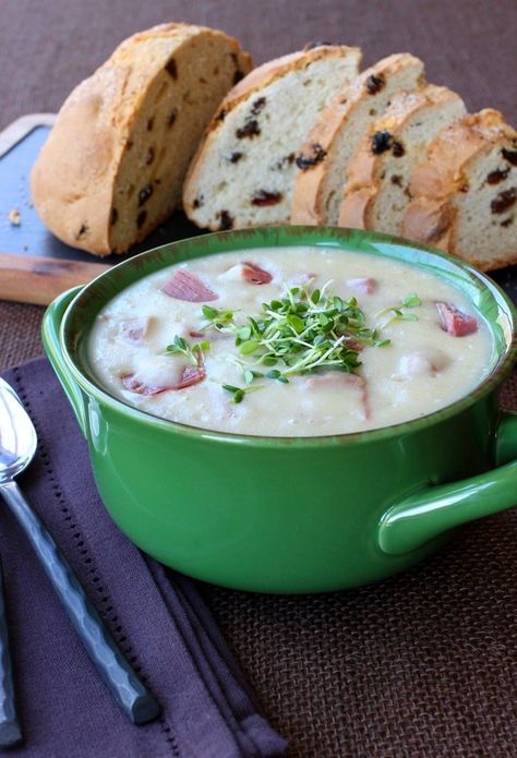 Corned Beef Soup, Corned Beef Recipes Crock Pot, Corned Beef Leftovers, Potato Chowder Recipes, Corned Beef Recipe, Crock Pot Corned Beef, Cook Potatoes, Potato Chowder, Corned Beef Recipes