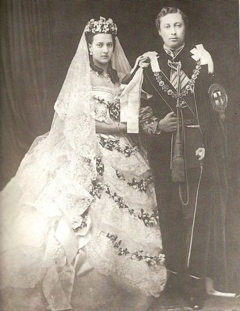 Princess Alexandra and Edward VII on their wedding day, 1863 Queen Victoria Wedding, Windsor Family, Prins Albert, Princess Alexandra Of Denmark, Queen Victoria Prince Albert, Alexandra Of Denmark, Victoria Prince, Royal Women, Queen Alexandra