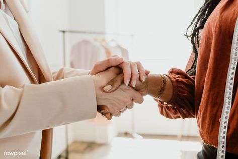 Two women shaking hands in a boutique | premium image by rawpixel.com / McKinsey Hand Shake, Shaking Hands, Fashion Banner, Business Deals, Shake Hands, Best Stocks, Internet Business, Business People, Neutral Outfit