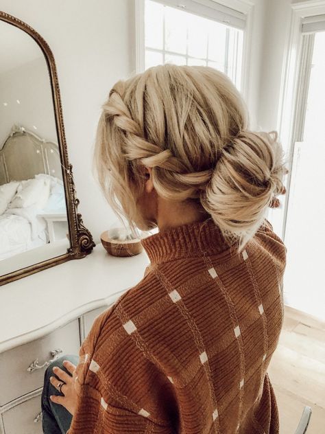 Easy Bun Hair Tutorial, Step by Step - Casey Wiegand of The Wiegands Step By Step Updos, Easy Bun Updo, Cowboy Prom, Fancy Bun, Business Casual Hairstyles, Country Hairstyles, Fancy Buns, Birthday Hairstyle, Cute Bun Hairstyles