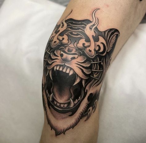 Panther Knee Tattoo, Animal Knee Tattoo, Cat Knee Tattoo, Black Neo Traditional Tattoo, Lion Knee Tattoo, Tiger Knee Tattoo, Knee Cap Tattoo Men, 108 Tattoo, Calf Tattoo Ideas