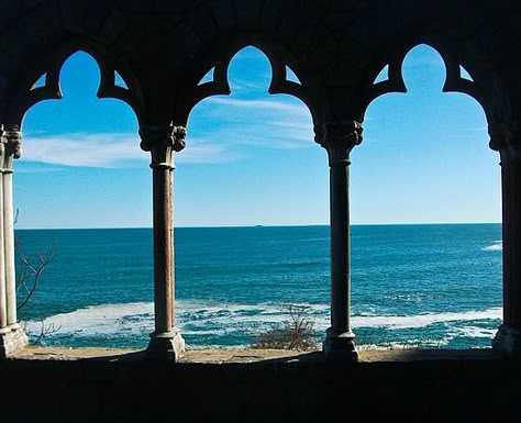 Hammond Castle - Glouster Mass ... So this is a thing near my college. Ocean Castle, Song Vibe, Spring Vision Board, Pretty Places To Travel, Hammond Castle, Aesthetic Photos Ideas, Living In The Woods, Dear Alice, Summer Court