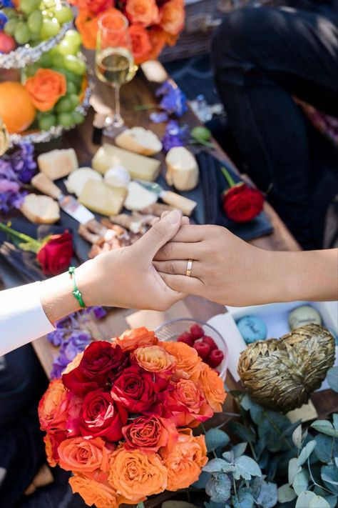 Stunning picnic setup for a proposal, with beautiful vibrant flowers, champagne to toast and excellent food. Perfect for a summer proposal in Paris Picnic Proposal, Paris Proposal, Parisian Picnic, Dream Proposal, Romantic Picnic, Proposal Planning, Romantic Picnics, Destination Engagement, Dream Engagement