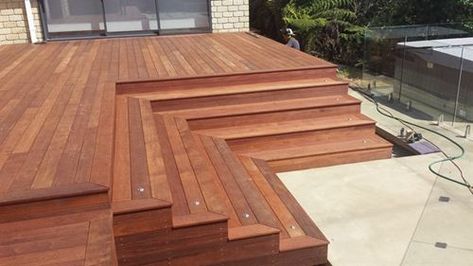 Creative Deck Ideas, Deck Bench Seating, Corner Deck, Deck Patterns, Futuristic Bedroom, Patio Courtyard, Deck Steps, Farmhouse Renovation, Patio Deck Designs