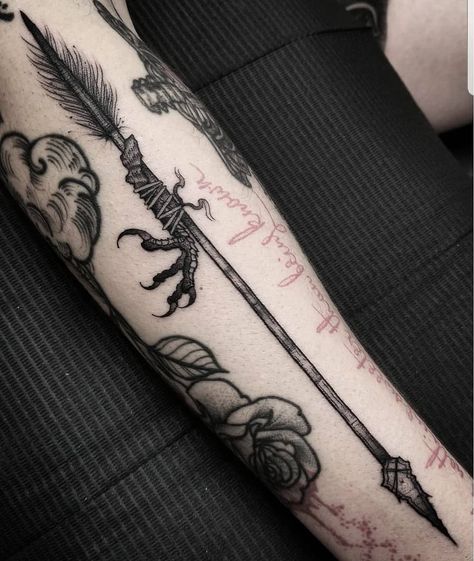 THOMAS E on Instagram: “Sweet gap filler for @chelseeingeye!!! Good times🤙thanks lady! Using @tatsoul #wrathtubes & #envyneedles . . . .” Tattoo Leg, Wrist Tattoos For Women, Knee Tattoo, Arrow Tattoos, Tattoo Project, Unique Tattoo, Trendy Tattoos, Custom Tattoo, Blackwork Tattoo