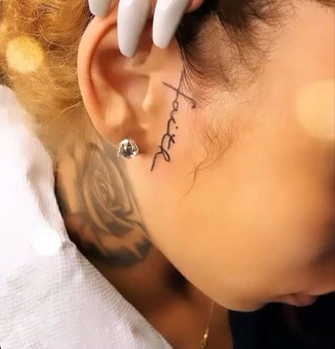 Sideburn Tattoo Women, Face Tattoos For Women, Girl Neck Tattoos, Cute Hand Tattoos, Pretty Hand Tattoos, Neck Tattoos Women, Facial Tattoos, Pretty Tattoos For Women, Dope Tattoos For Women