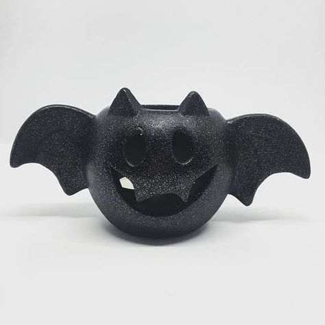 Ceramic Bat Tea Light Holder by Peony Design Halloween Uk, Candles Halloween, Pumpkin Tea Lights, Pumpkin Candle Holder, Halloween Bat Decorations, Pumpkin Tea, Home Decor Halloween, Chat Halloween, Bat Halloween