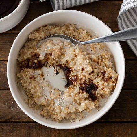 Steel-Cut Oatmeal Recipe | EatingWell Mediterranean Diet Breakfast, Mediterranean Breakfast, Steel Cut Oatmeal, Breakfast Low Carb, Cookies Gluten Free, Easy Mediterranean Diet Recipes, Overnight Oat, Diet Breakfast Recipes, Diet Breakfast