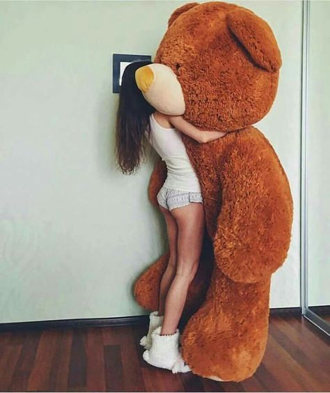 She is a big BEARS FAN Big Stuffed Animal, Teddy Girl, Teddy Bear Images, Big Teddy, Giant Teddy Bear, Giant Teddy, Teddy Bear Girl, Teddy Bear Pictures, Cute Attitude Quotes