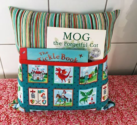 Boy Sewing Projects, Reading Cushion, Book Pillows, Cushion Sewing, Reading Pillows, Book Pocket, Sew A Bag, Fabric Storage Cubes, Applique Cushions