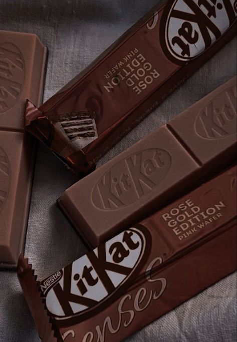 Kitkat Aesthetic, Color Cafe, Brown Wallpaper, Mocha Brown, Kit Kat, Academia Aesthetic, Beige Aesthetic, Aesthetic Colors, Deep Brown