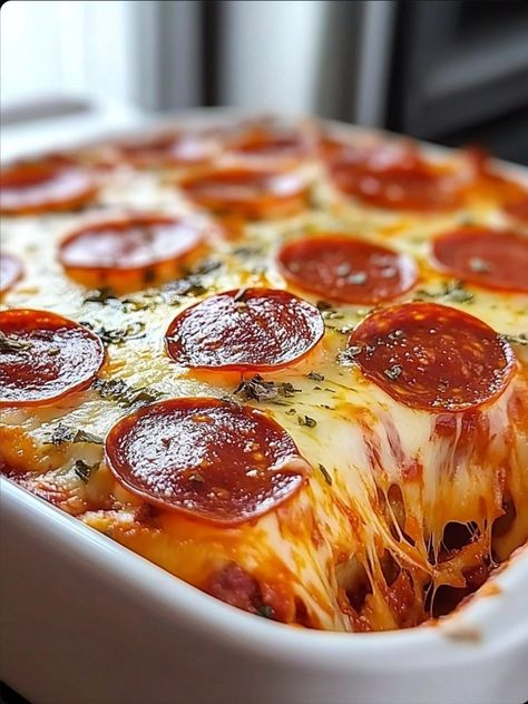 Health meal, low carbs meals, keto meal Pepperoni Bake, Vegetarian Pepperoni, Deep Dish Pizza Casserole, Pizza Type Recipes, Slow Cooker Baked Ziti, Pepperoni Pizza Casserole, Antipasto Recipes, Pepperoni Recipes, Beef Pizza