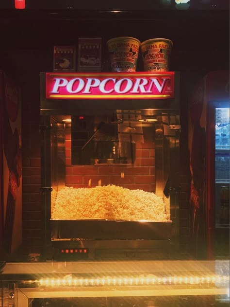 Aesthetic Popcorn Machine, Popcorn Asthetic Picture, Popcorn Popping Aesthetic, Popcorn Machine Aesthetic, Movie Popcorn Aesthetic, Popcorn Aesthetic Vintage, Old Movie Theater Aesthetic, Cinema Aesthetic Popcorn, Vintage Movie Theater Aesthetic