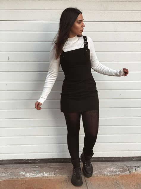 Black Corduroy Dress Outfit, Eurotrip Outfits, Story References, Jumper Dress Outfit, Outfits 2014, Overall Outfit, Winter Dress Outfits, Black Dress Outfits, Tumblr Outfits