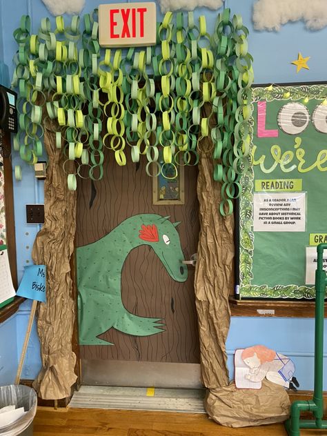 Fairy Tale Door Decorations, Forest Door Decorations Classroom, Fairy Tale Classroom Theme, School Door Decoration Ideas, Enchanted Forest Classroom Theme, Castle Classroom, Forest Theme Classroom, Book Castle, Hallway Decorations