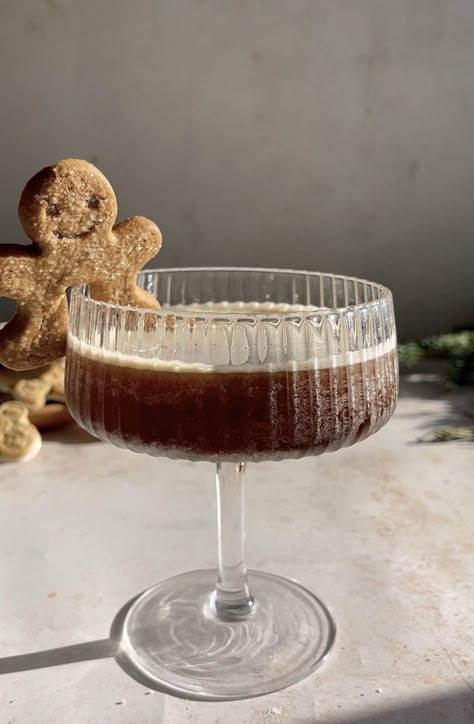 Gingerbread Espresso Martini, Christmas Espresso Martini, Christmas Friends Dinner, Christmas Pjs Aesthetic, Esspresso Martini, Espresso Martini Bar, Work Moodboard, Join Jules, Pjs Aesthetic