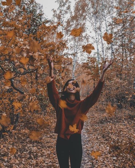 Forest Fotoshooting Ideas, Seasons Pictures, Noor Khan, Autumn Photography Portrait, Autumn Photoshoot, Fall Shoot, Fall Portraits, Future Photos, Fall Senior Pictures