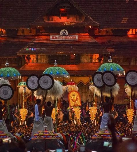 Pooram Festival Paintings, Thrissur Pooram Poster, Radhamadhavam Kerala Mural, Temple Gopuram Painting, Pandharpur Wari Painting, Kerala Mural Painting, Black Aesthetic Wallpaper, Art Accessories, Dance Art