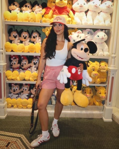 the last clip heals me 🐭🎢🥹🥨✨🤍🍿 — comment “SHOP” for 🔗’s to your DM to shop my look https://liketk.it/4NfAp Cute Outfits Disney World, Disney Outfits Trendy, Disney Leggings Outfit, Disney Aesthetic Pictures, Cool Girl Disney Outfit, Disney Inspo Outfit, Disney Epcot Outfit, Disney Matching Outfits, Disney Aesthetic Outfit