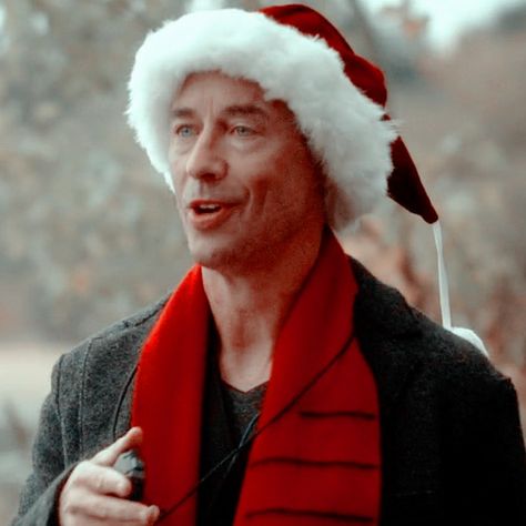 The Flash Christmas, Tom Cavanagh, Flash Funny, Flash Arrow, Barry Allen, Christmas Icons, Christmas Hat, In The Flesh, Christmas Wallpaper