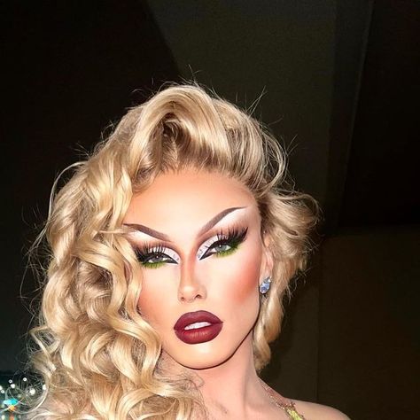 Natural Drag Makeup, Glam Drag Makeup, Drag Makeup On Women, Drag Inspo Makeup, Drag Eyebrows, Drag Makeup Looks, Drag Queen Fashion, Divine Makeup Drag, Fire Makeup