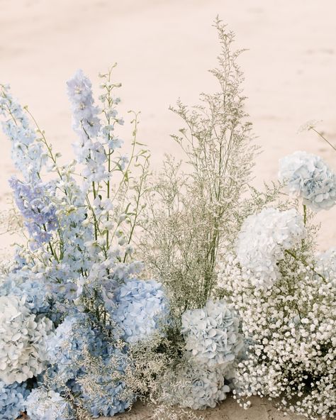 Delfinium Flower Wedding, Dusty Blue Florals, Greenery At Wedding, Blue Beach Wedding Flowers, Powder Blue Wedding Theme Color Schemes, White And Sky Blue Wedding, Pale Blue And White Wedding, Blue And White Garden Wedding, Costal Flowers