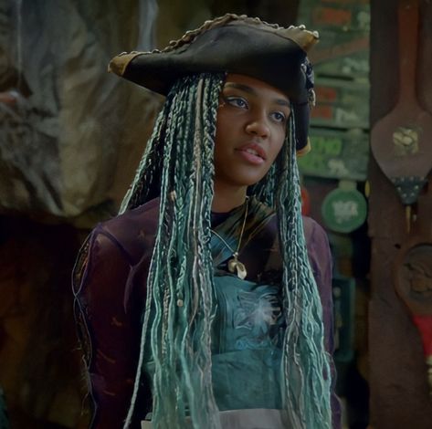 Descendants Icons, Uma Descendants, Isle Of The Lost, Anne Mcclain, China Anne Mcclain, China Anne, Descendants 2, Yacht Party, Disney Descendants