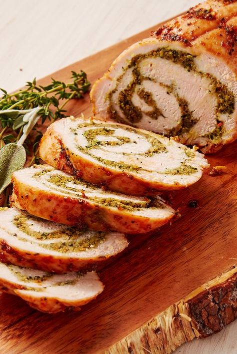 delish garlic and herb turkey roulade Best Turkey Brine, Pork Roulade, Christmas Dinner For Two, Turkey Roulade, Perfect Christmas Dinner, Herb Turkey, Holiday Roasts, Perfect Mashed Potatoes, Traditional Thanksgiving Menu