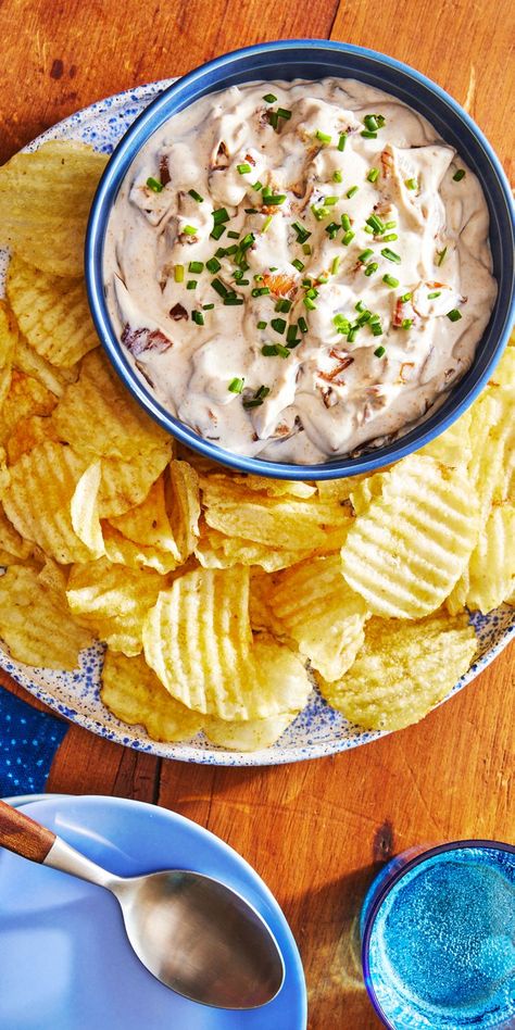 Best Onion Dip, French Onion Fondue Dip, Onion Dip Recipe Easy, French Onion Chip Dip, Retro Appetizers, Summertime Appetizers, French Onion Dip Recipe, Homemade French Onion Dip, Onion Dip Recipe