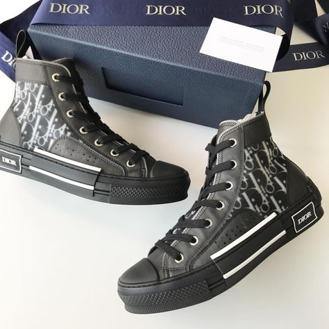 @b_ox Tenis Dior, Hip Hop Sneakers, Mens Travel Bag, Dior Fashion, Breathable Sneakers, Trending Sneakers, Dior Shoes, Casual Sport Shoes, Heeled Loafers