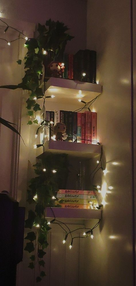 Fairy Tale Lights Bedroom, Fairy Core Theme Room, Fairy Theme Room Aesthetic, Bookshelves With Fairy Lights, Fairy Light Bookshelf, Fairy Core Bookshelf, Fairy Living Room Ideas, Fairy Aesthetic Apartment, Room Ideas Aesthetic Forest