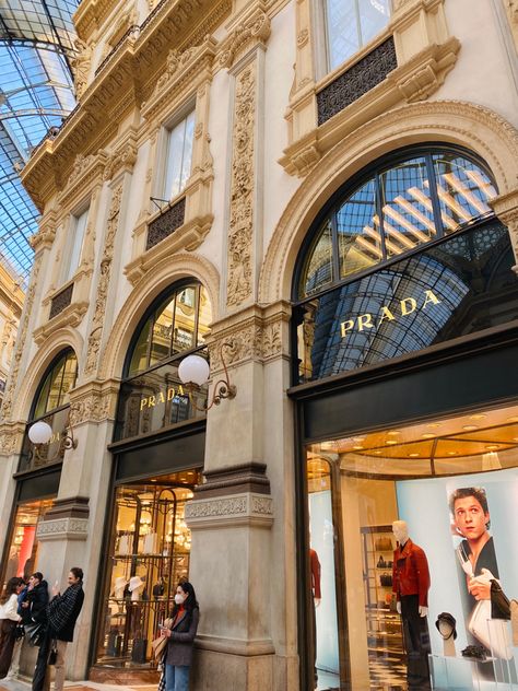 The Prada store front in the Galleria Vittorio Emanuele II mall in Milan, Italy. Prada Store Aesthetic, Prada Building, Cartier Store, Milan Store, Goals Board, Prada Store, Wealthy Lifestyle Luxury, Luxury Things, Street Background