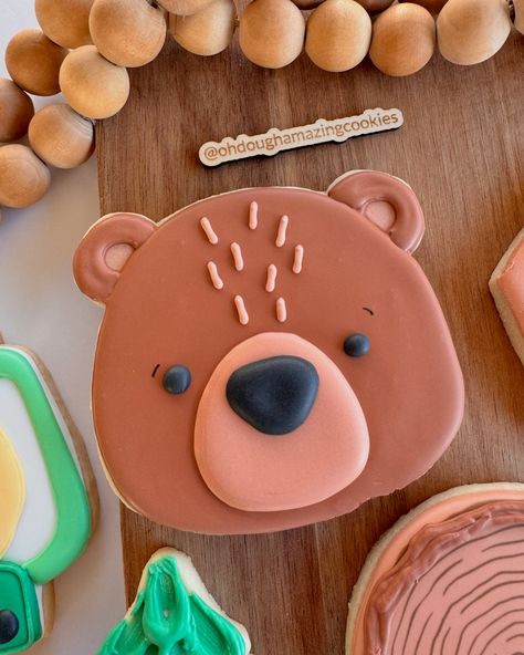 This little lumberjack is 1! 🐻 Happiest 1st birthday Harry #ohdoughamazingcookies #birthdaycookies #bearcookies #outdoorscookies #1stbirthdaycookies #decoratedcookies #decoratedsugarcookie #mnbakery #cottagegrovemn First Birthday Camping, Cookies First Birthday, Paw Cookies, Birthday Camping, One Happy Camper, Winter Cookie, Bear Cookies, Cookie Pops, Fall Cookies