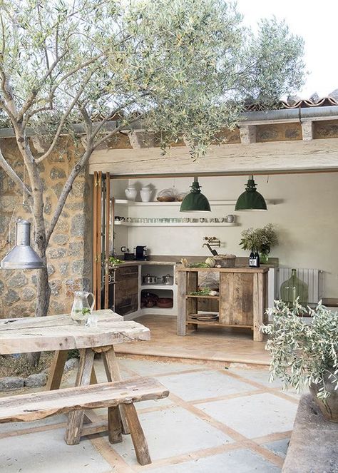 Outdoor Kitchen And Dining, Rustic Stone, Design Exterior, Design Hotel, Mountain Home, Stone Houses, Outdoor Kitchen Design, Stone House, Villa Design