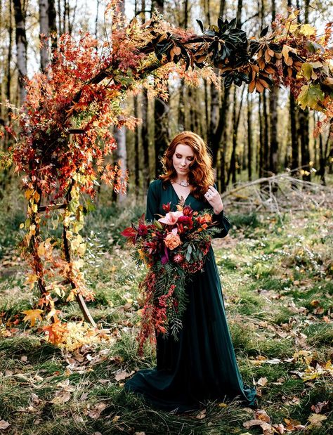 Windsor emerald dress Halloween Chic, Fall Wedding Arches, Dark Green Wedding, Green Wedding Dresses, Emerald Bridesmaid Dresses, Wedding Themes Fall, Rustic Fall Wedding, Dark Wedding, Wedding Palette