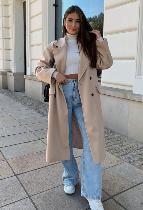 Mantel Beige Outfit, Beige Mantel Outfit, Outfit Mit Mantel, Hailey Bieber Outfits Street Style, City Trip Outfit, Outfit Mantel, Tall Outfits, Beige Coat Outfit, Frühling Outfits