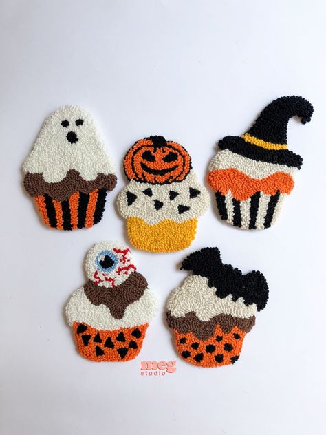 Halloween Punch Needle, Halloween Accessories Jewelry, Halloween Shapes, Punch Needle Projects, Halloween Coasters, Punch Needle Coasters, Mini Rugs, Halloween Punch, Punch Needle Ideas