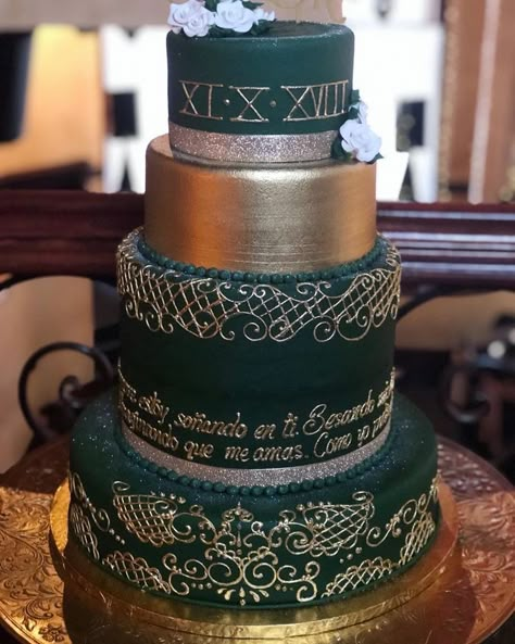 Emerald Green Cake For Quince, Forest Green Quinceanera Cake, Emerald Green And Gold Quinceanera Cake, Quinceanera Cakes Green And Gold, Quince Cake Emerald Green, Dark Green Quinceanera Cake, Emerald Green Cake Ideas Quince, Emerald Green Quince Theme Damas, Dark Green Quinceanera Theme Cake