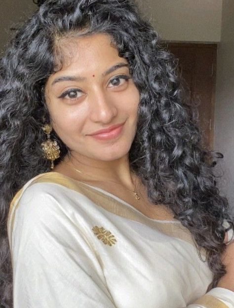 Anjali Nair, Zombie Face, Curly Hair Beauty, Curly Girl Hairstyles, Best Background Images, Eyes Lips, Beauty Life, Curly Hair, Zombie