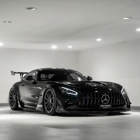 Mercedes-AMG GT Mercedes-AMG GT Mercedes Benz Sports Car, Mercedes Sports Car, Mercedes Sport, Baby Cars, Black Mercedes, Tmax Yamaha, Black Mercedes Benz, Hyper Cars, Amg Car