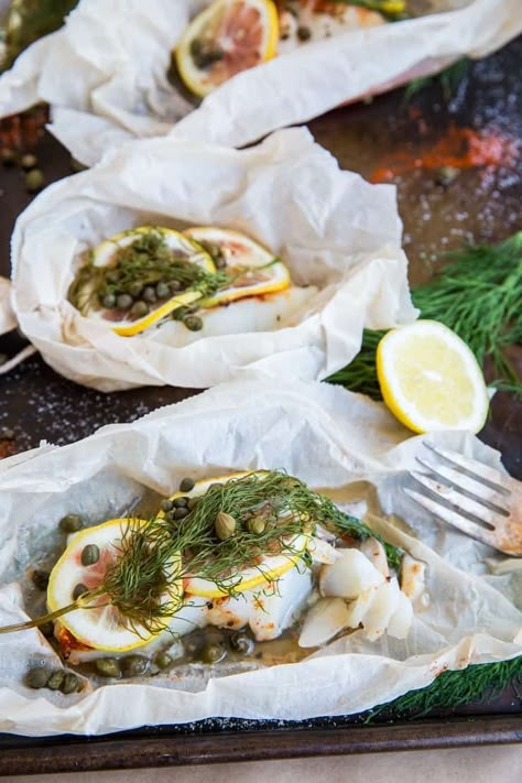 Cod En Papillote Recipes, Dill Cod Recipes, Cod Parchment Paper, Fish En Papillote Recipes, Fish In Parchment Paper Recipes, En Papillote Recipes, Cod In Parchment, Parchment Paper Recipes, Papillote Recipes