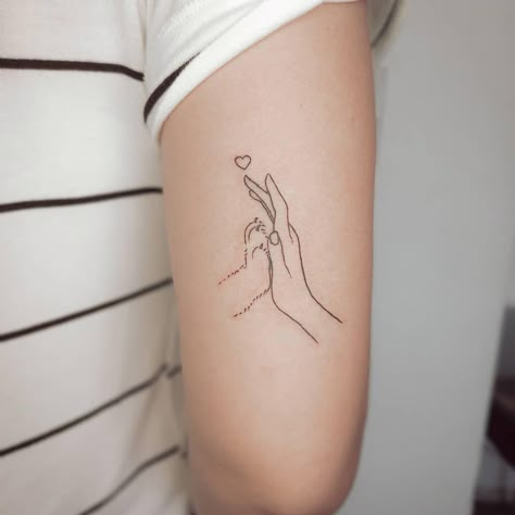 Tattoo Minimalista Feminina, Minimalist Dog Tattoo, Daschund Tattoo, Tattoo Ideas Cute, Pixie Tattoo, Small Dog Tattoos, Tattoos For Dog Lovers, Timeless Tattoo, Dog Tattoo Ideas