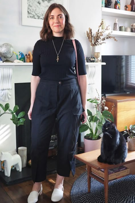 Trousers On Plus Size, Spring Work Outfits Midsize, Curvy Masculine Fashion, Minimalist Curvy Fashion, Mid Size Styling, Curvy Trousers Outfit, Size 16 Work Outfits, Mid Size Vintage Fashion, Midsize Trousers