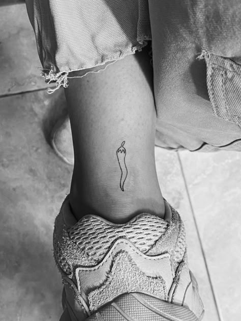 Italian Tattoos Woman, Sicilian Horn Tattoo, Italian Women Tattoo, Chile Pepper Tattoo Ideas, Minimal Italian Tattoo, Chili Pepper Tattoo Outline, Cute Small Italian Tattoos, Italian Good Luck Symbols, Cornuto Tattoo