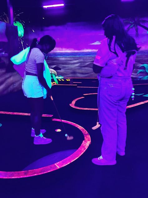 Mini golfing Glow In The Dark Mini Golf, Mini Golf Aesthetic, Summer Hangout, Golf Aesthetic, Golf With Friends, Boba Shop, New York Bucket List, Hangout Ideas, Summer Vision